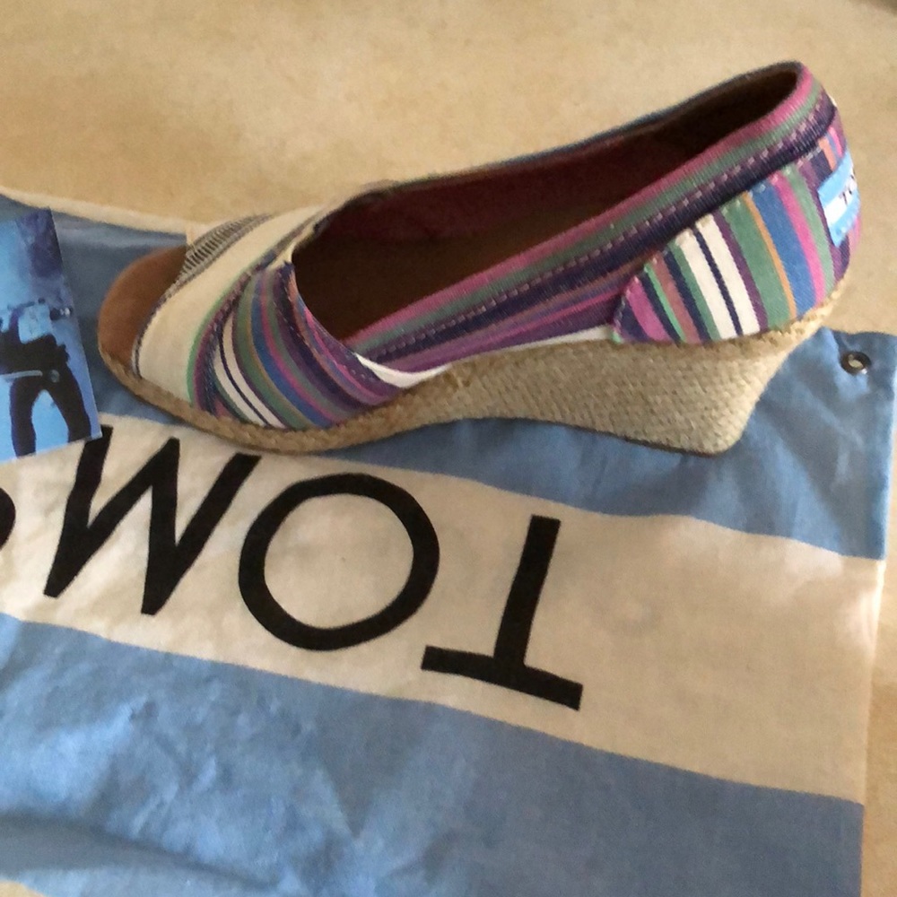 Toms - Picture 4 of 4